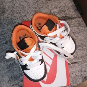 Nike dunk low toddler size 6c; color black, cream, and orange, excellent conditi